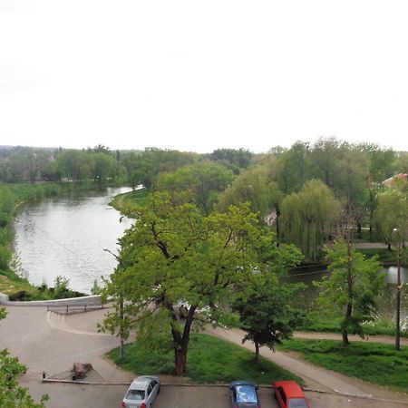 Староярмаркова С Видом На Парк И Реку 克里沃罗格 外观 照片